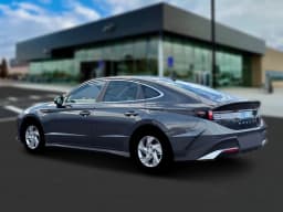 Hyundai Sonata SE FWD 2026 — side view