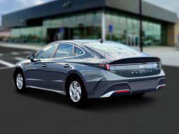 Hyundai Sonata SE FWD 2026 — side view