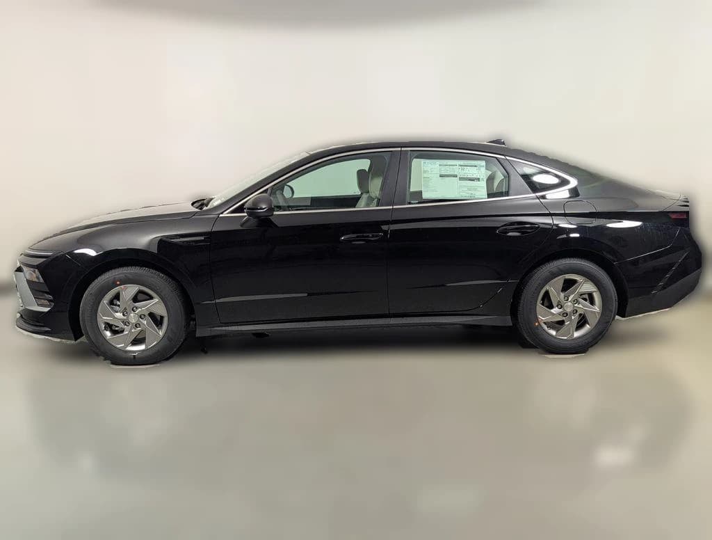 Hyundai Sonata SE FWD 2026 — side view