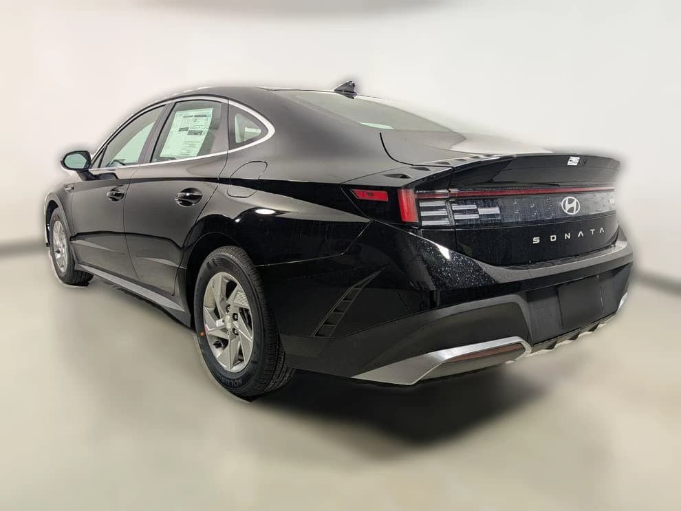 Hyundai Sonata SE FWD 2026 — side view