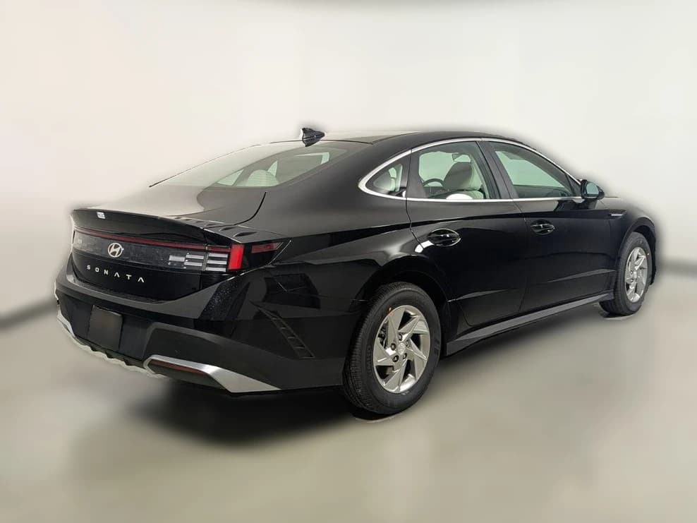 Hyundai Sonata SE FWD 2026 — side view