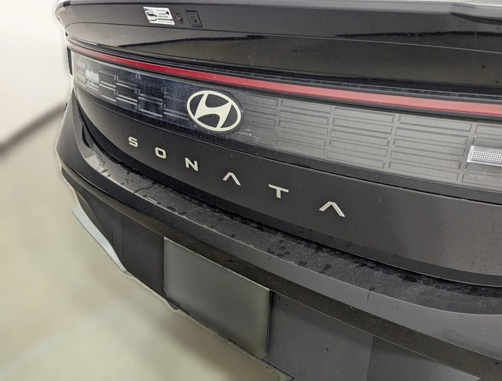 Hyundai Sonata SE FWD 2026 — side view