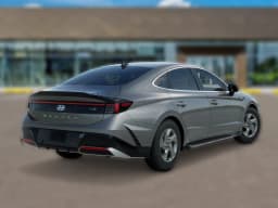 Hyundai Sonata SE FWD 2026 — side view
