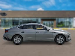 Hyundai Sonata SE FWD 2026 — side view