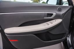 Hyundai Sonata SE FWD 2026 — side view
