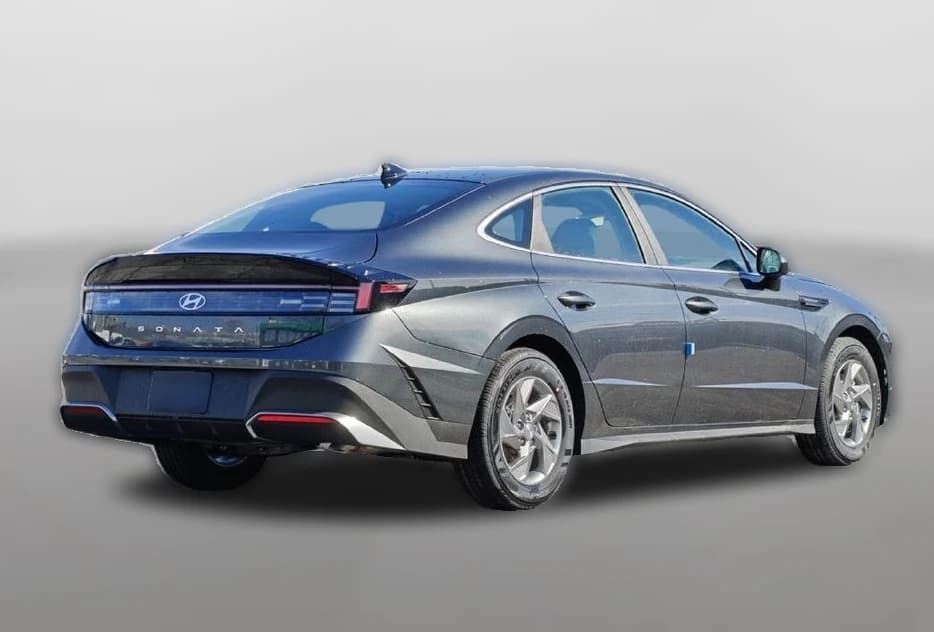 Hyundai Sonata SE FWD 2026 — side view