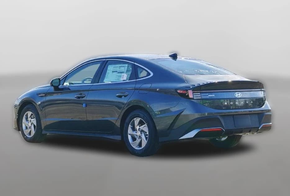 Hyundai Sonata SE FWD 2026 — side view