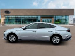 Hyundai Sonata SE FWD 2026 — side view