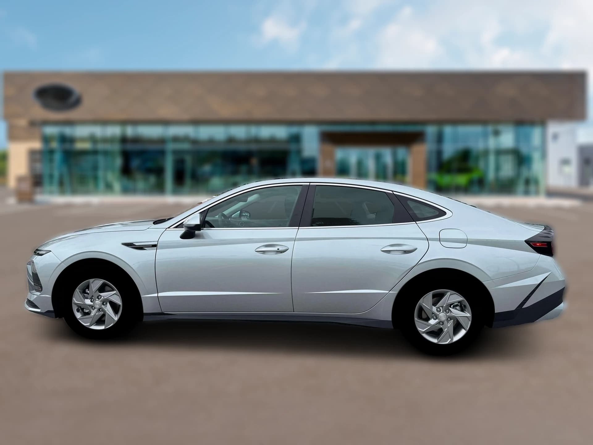 Hyundai Sonata SE FWD 2026 — side view