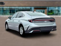 Hyundai Sonata SE FWD 2026 — side view