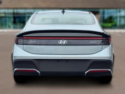 Hyundai Sonata SE FWD 2026 — side view