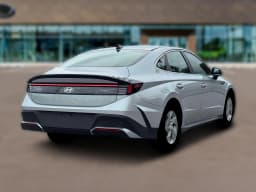 Hyundai Sonata SE FWD 2026 — side view