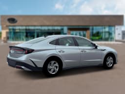 Hyundai Sonata SE FWD 2026 — side view