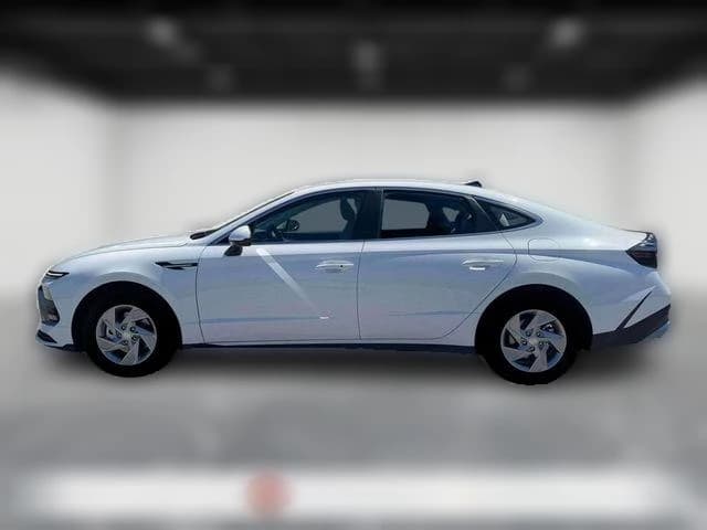 Hyundai Sonata SE FWD 2026 — side view