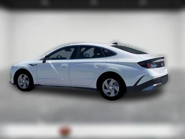 Hyundai Sonata SE FWD 2026 — side view