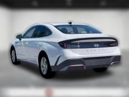 Hyundai Sonata SE FWD 2026 — side view