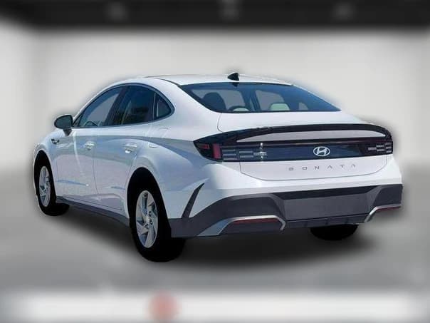 Hyundai Sonata SE FWD 2026 — side view