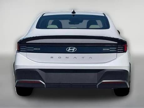Hyundai Sonata SE FWD 2026 — side view