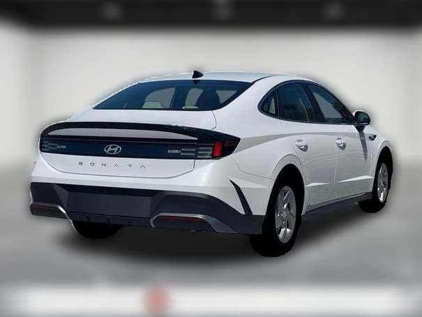 Hyundai Sonata SE FWD 2026 — side view