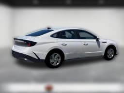 Hyundai Sonata SE FWD 2026 — side view