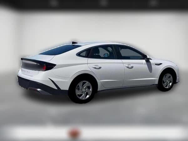 Hyundai Sonata SE FWD 2026 — side view