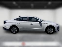 Hyundai Sonata SE FWD 2026 — side view