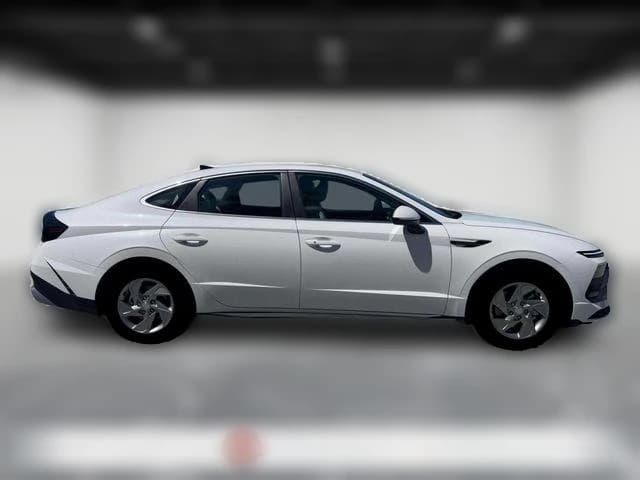 Hyundai Sonata SE FWD 2026 — side view