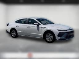 Hyundai Sonata SE FWD 2026 — side view