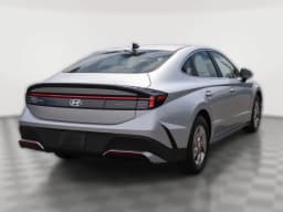 Hyundai Sonata SE FWD 2026 — side view