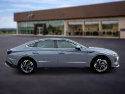 Hyundai Sonata SEL Sport FWD 2026 — side view