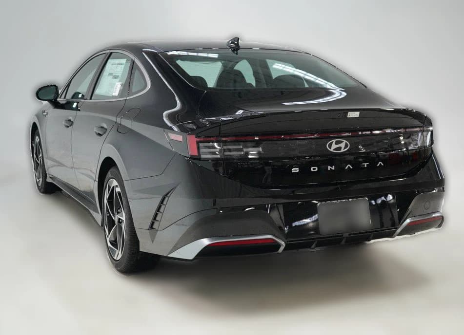 Hyundai Sonata SEL Sport FWD 2026 — side view