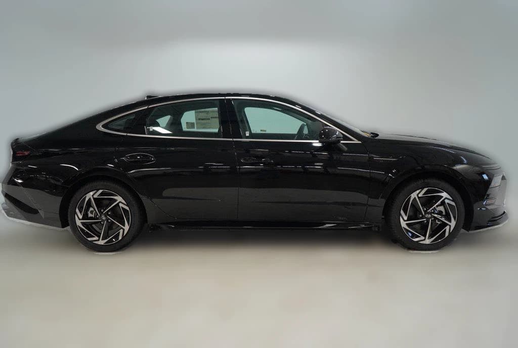 Hyundai Sonata SEL Sport FWD 2026 — side view