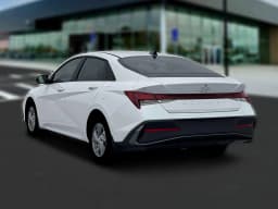 Hyundai Elantra SE Sedan 2026 — side view
