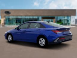 Hyundai Elantra SE IVT 2026 — side view