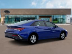 Hyundai Elantra SE IVT 2026 — side view