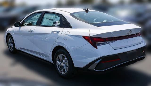 Hyundai Elantra SE IVT 2026 — side view
