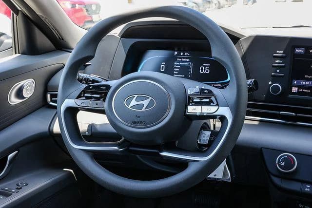 Hyundai Elantra SE Sedan 2026 — side view