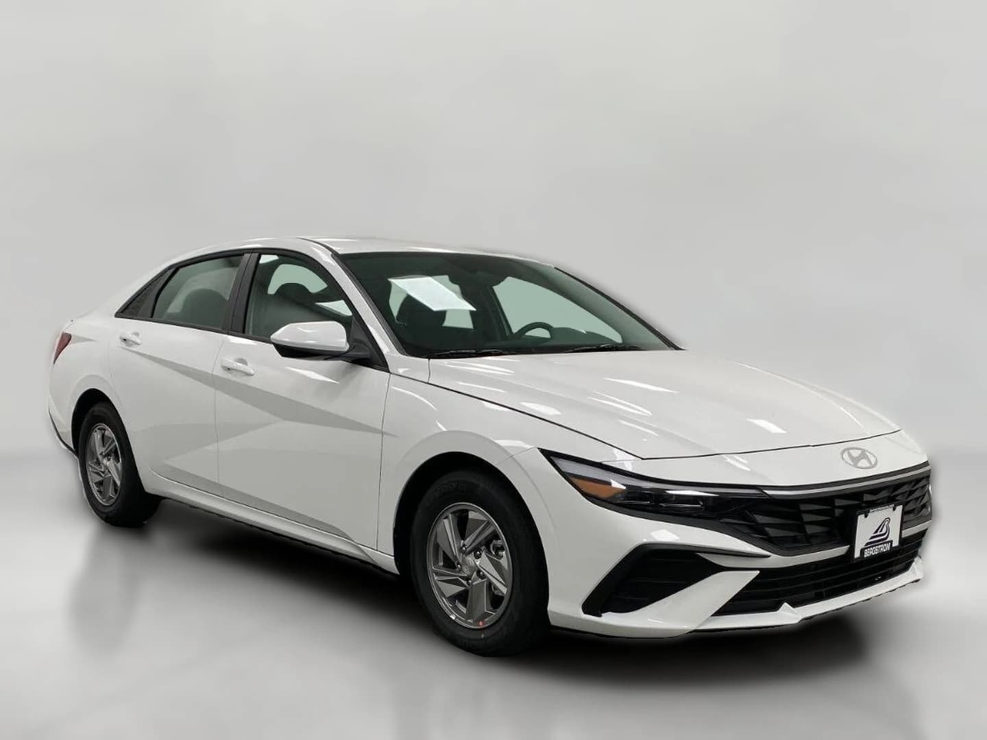 Hyundai Elantra SE Sedan 2026 — side view