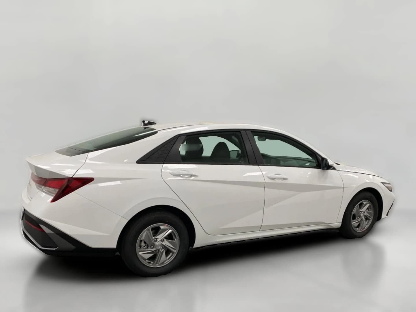 Hyundai Elantra SE Sedan 2026 — side view