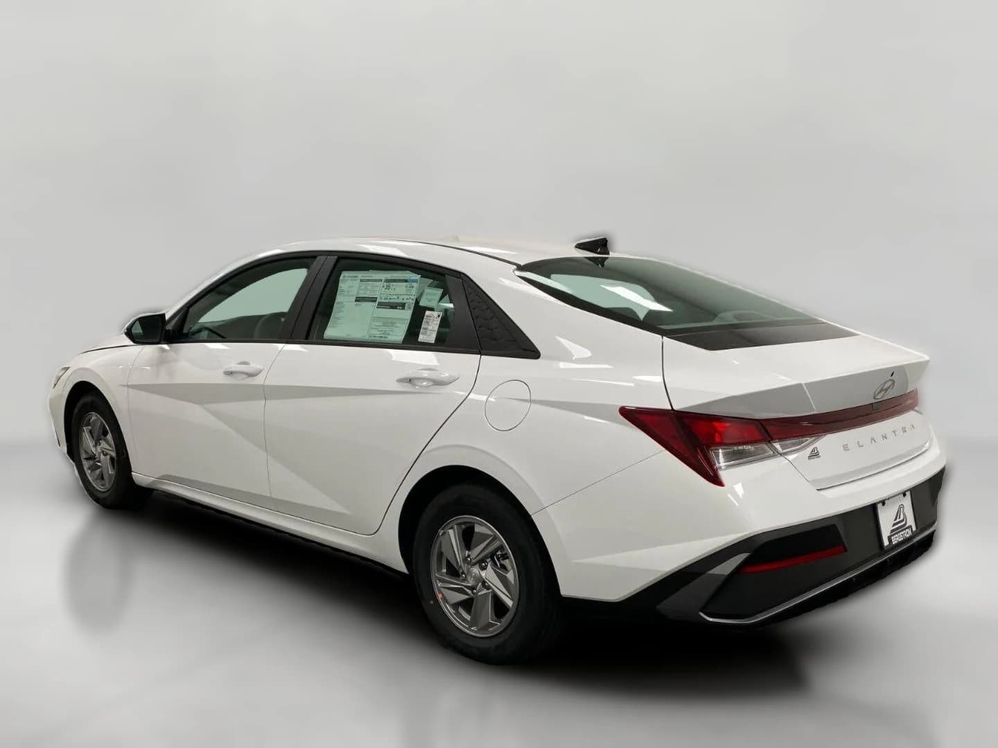 Hyundai Elantra SE Sedan 2026 — side view