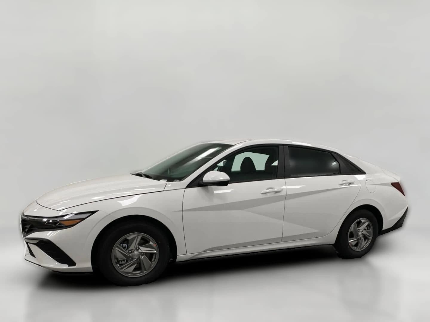 Hyundai Elantra SE Sedan 2026 — side view