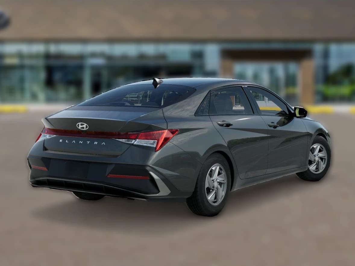 Hyundai Elantra SE Sedan 2026 — side view