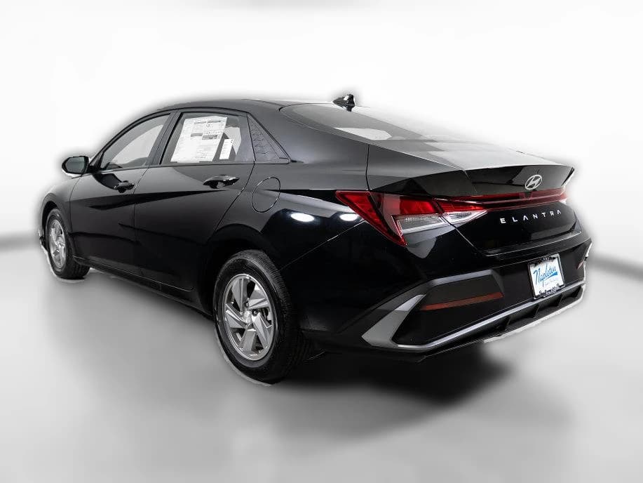 Hyundai Elantra SE IVT 2026 — side view