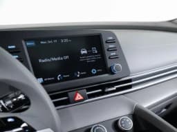 Hyundai Elantra SE IVT 2026 — side view