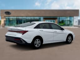 Hyundai Elantra SE Sedan 2026 — side view