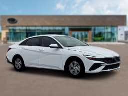 Hyundai Elantra SE Sedan 2026 — side view