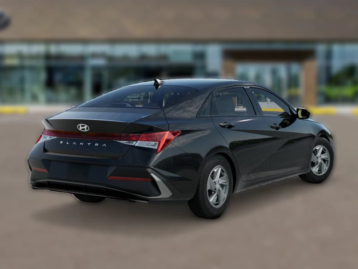 Hyundai Elantra SE Sedan 2026 — side view