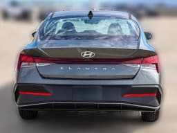 Hyundai Elantra SE Sedan 2026 — side view