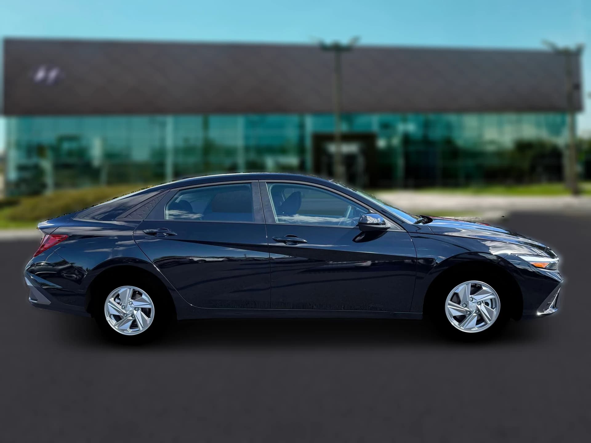 Hyundai Elantra SE Sedan 2026 — side view