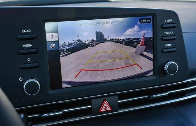 Hyundai Elantra SE Sedan 2026 — side view